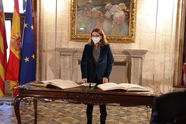 Elena Cebrián, la decimotercera 'consellera'