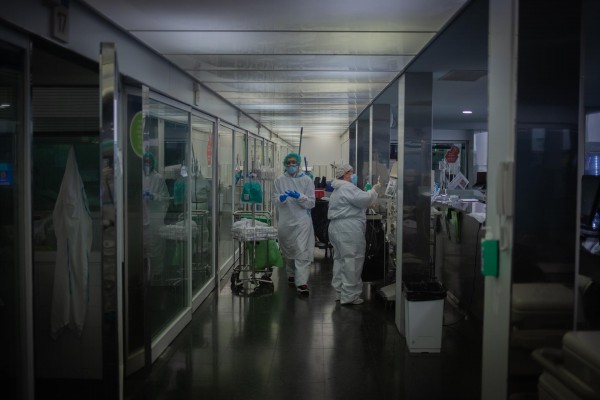 La sexta ola sigue en caída: Castellón suma 597 nuevos contagios pero registra 6 fallecidos más