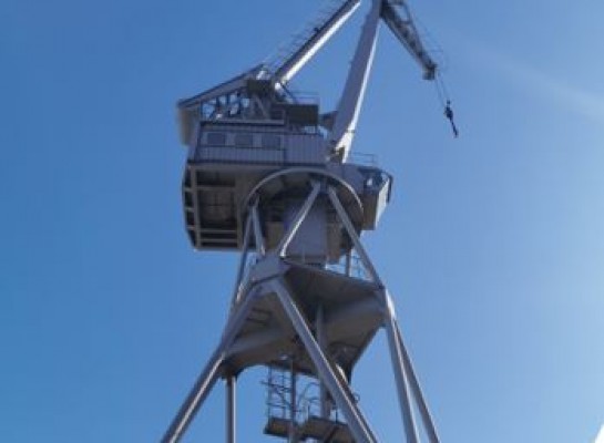Navantia somete a una gran revisión a una de las grúas cigüeña e invierte 500.000 euros en el retrofit