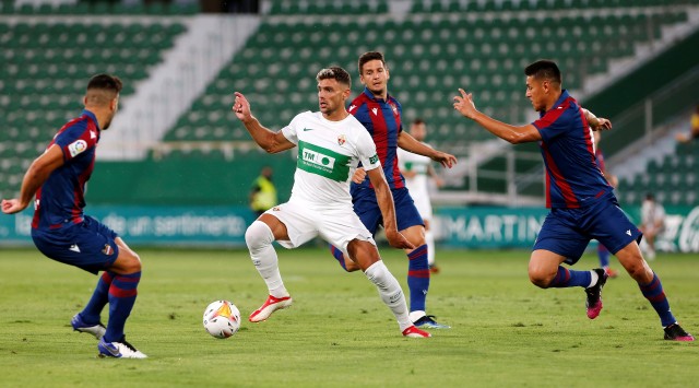 LaLiga adelanta el Levante-Elche al viernes 25