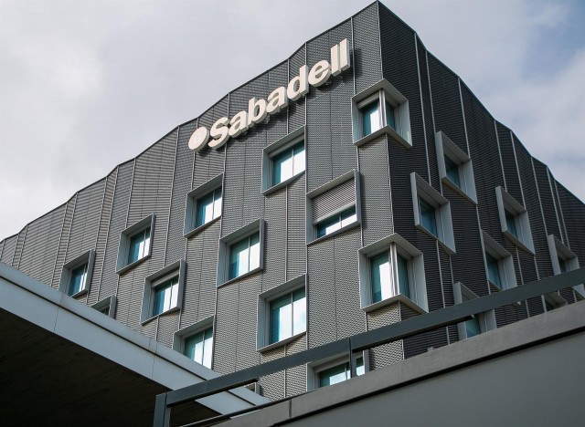 Banco Sabadell pone en marcha un plan integral de atención a clientes, en especial a mayores