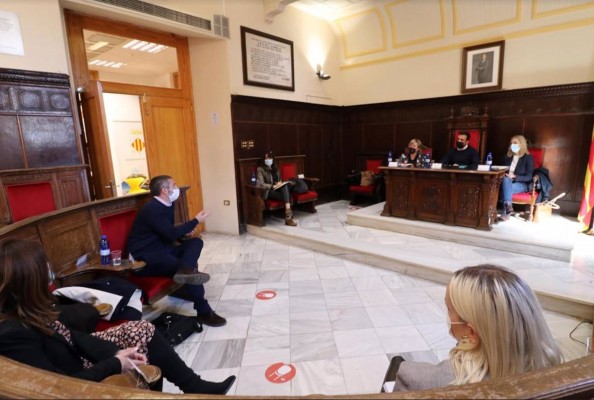Sagunto, Generalitat y Pilkington estudian cómo formar a los trabajadores de la empresa