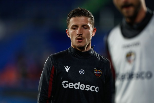 El Levante anunciará la renovación de Enis Bardhi