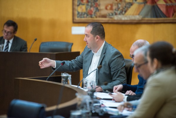 El PSOE de Benidorm siembra la duda sobre los pagos a la empresa del mercado navideño