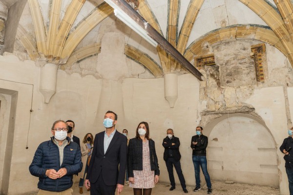 González considera compatible la protección de Clarisas con el hotel e incide en el deterioro del inmueble