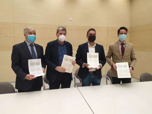 València y Valenciaport firman un convenio para aprovechar la energía procedente de las olas