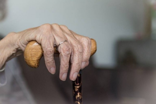 Los contagios en residencias de mayores bajan un 64,7 % en la primera semana de febrero