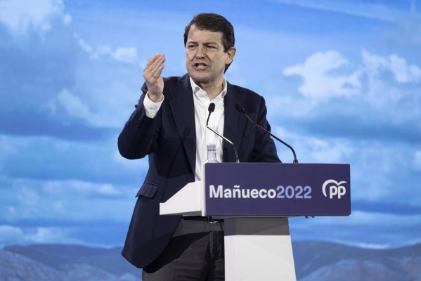 El PP se deshace de Ciudadanos en Castilla y León pero depende de Vox