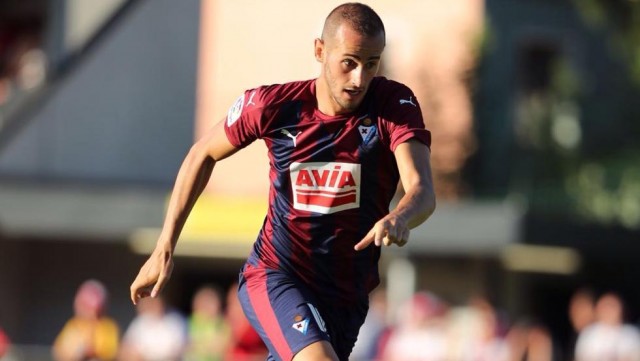 El Eibar puede perder un mes al central Gálvez por una rotura de fibras en el bíceps femoral
