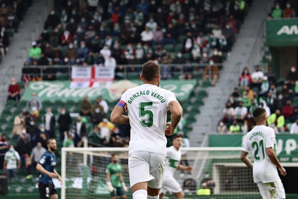 Gonzalo Verdú y Gumbau serán bajas ante el Rayo por sanción

