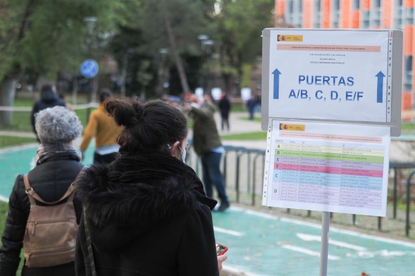 Unas 8.000 personas harán los exámenes de empleo público en Valencia y Alicante este sábado