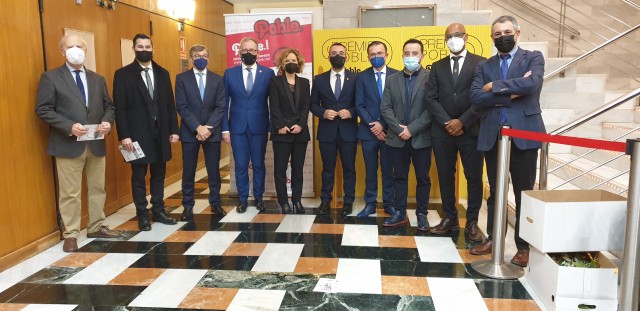 Ana Vicent Colonques, el Villarreal CF y Joaquín Font de Mora Gozalbo reciben el Premi Poble 2022