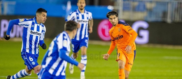 Dos empates y un triunfo por bando en los cuatro últimos Alavés-Valencia
