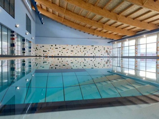 El Campello ahorrará más de 20.000 euros al año en el mantenimiento de la piscina al licitar el contrato