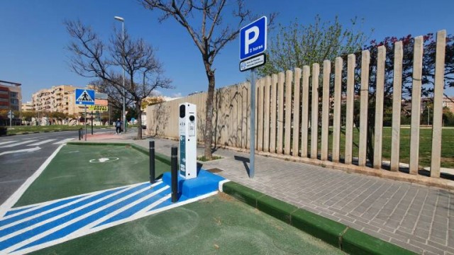 San Vicente regula sus electrolineras tras un año desde la instalación; el uso será gratuito durante tres años
