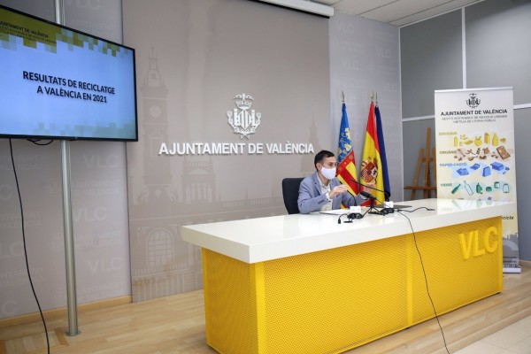 Sube el reciclaje de envases, papel y cartón y vidrio en 2021 en València