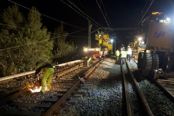 Adif se pone plazos: prevé el tercer carril de València a Castelló en un año... y queda lo más difícil
