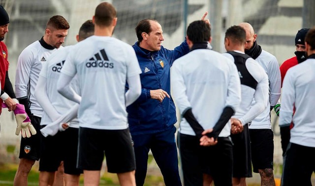 Voro arropa a la plantilla para superar una nueva crisis