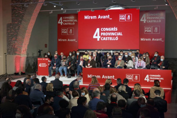 Los ajustados resultados avanzan unas primarias tensas en los congresos comarcales del PSPV 