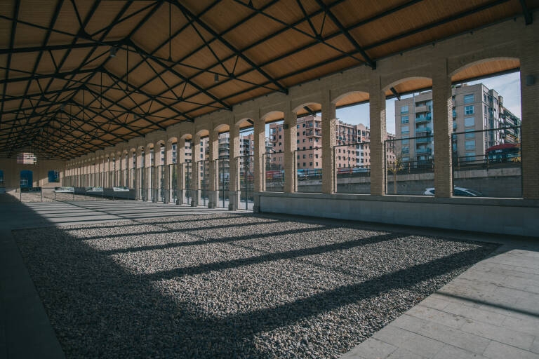 El Espai Manolo Valdés empieza su camino: el Ayuntamiento adscribe el muelle 3 del Parc Central a Cultura