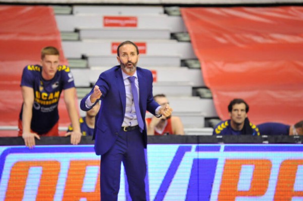 Sito Alonso, entrenador del UCAM CB, da positivo por covid a cuatro días de recibir al Barça