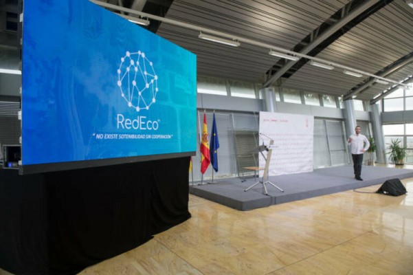 La 'startup' Redeco se alía con CM Plastik y Rodando Ecomensajería en un proyecto de simbiosis industrial