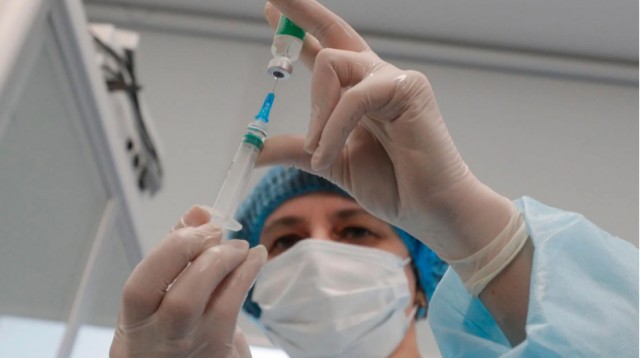 Sanidad aprueba la vacuna de Novavax para no vacunados y Evusheld para inmunodeprimidos