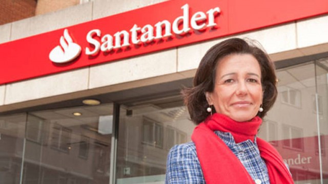 Banco Santander crea la figura del 'embajador sénior' para ayudar a los clientes mayores