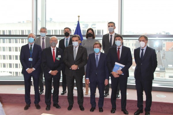 Barcala se suma a la delegación del PP para reivindicar en la UE el reparto equitativo de fondos