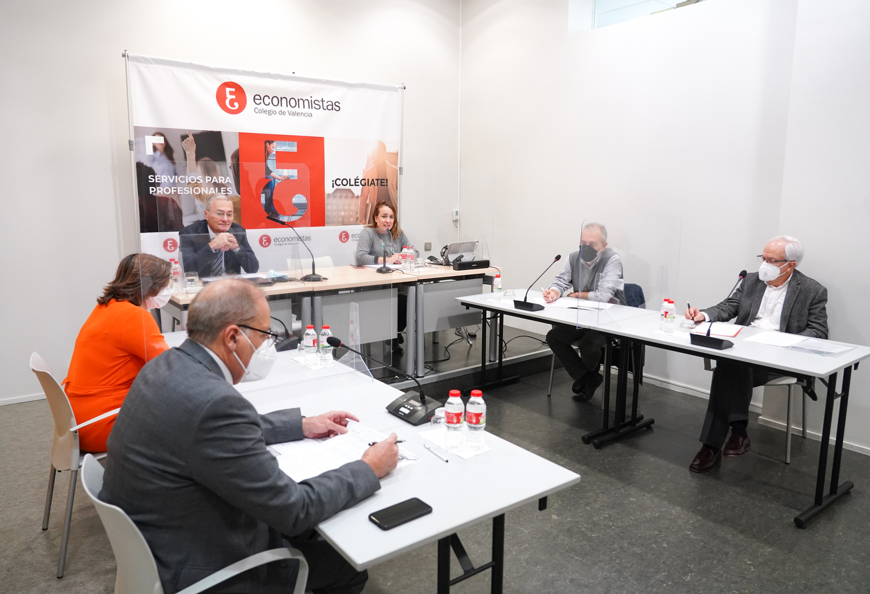 Más allá de los bancos: la brecha digital de Sanidad también excluye a los ancianos