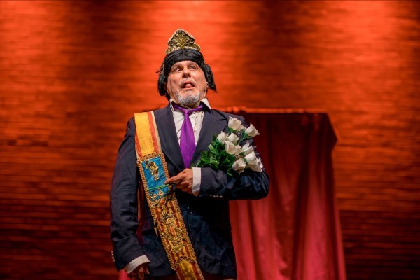 Xavi Castillo celebra 30 años de azote a los yonquis del dinero