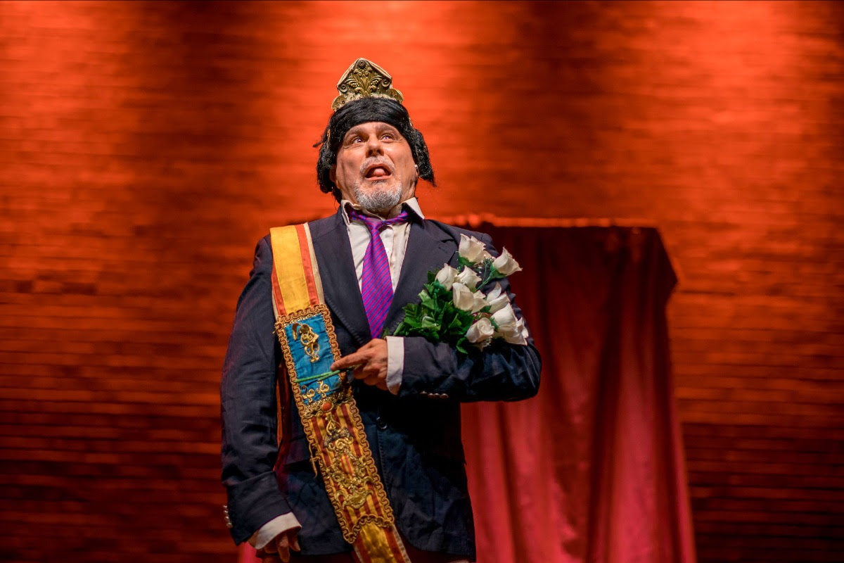 Xavi Castillo celebra 30 años de azote a los yonquis del dinero