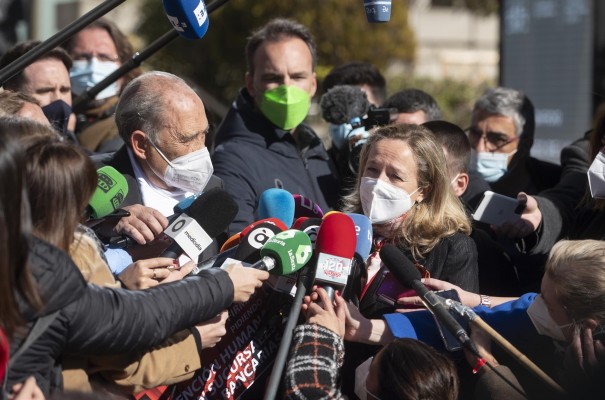 Calviño avanza a Carlos San Juan que tendrá un plan de atención en bancos para final de mes
