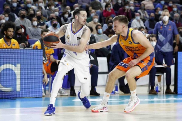 Un Valencia Basket al completo pretende dejar atrás a un Virtus con problemas