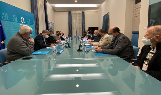 La Diputación y los regantes del Alto Vinalopó cierran filas en defensa de los intereses hídricos de la comarca