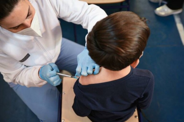 Los pediatras valencianos denuncian ser los últimos en conocer el plan de vacunación infantil 