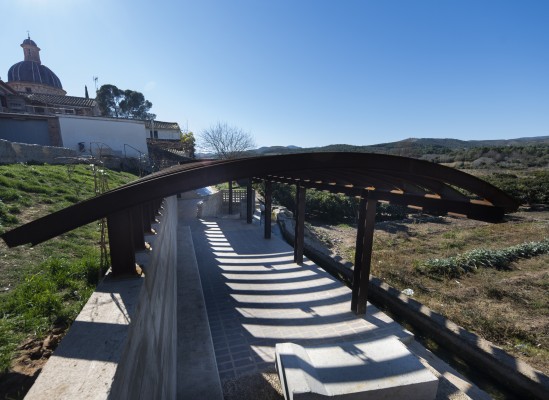 Sot de Ferrer estrena nuevo espacio junto al antiguo lavadero con zona verde y de descanso