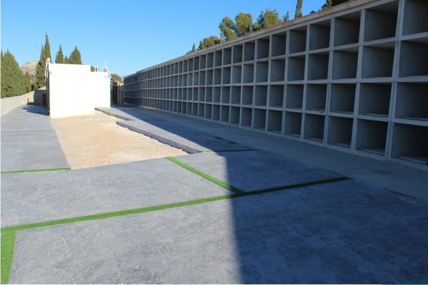 Novelda finaliza la adecuación del cementerio con 88 nuevos nichos y la pavimentación de la zona