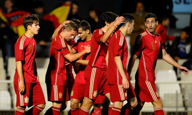 España arrebata el liderato de grupo a Croacia