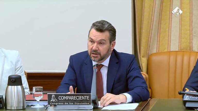  Rodrigo Buenaventura, presenta su informe anual en la comisión de asuntos económicos. Foto: CONGRESO  - 