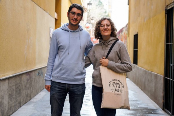 La marca de moda ecológica Clotsy Brand inicia un 'crowdfunding' para abrir su primera tienda física