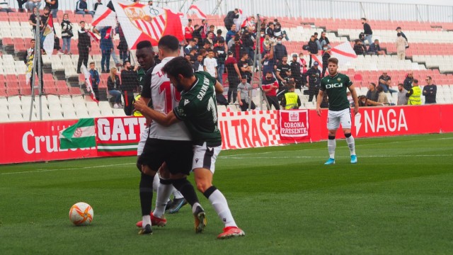 El CD Castellón muestra su cara más gris en Sevilla y pierde 2-0