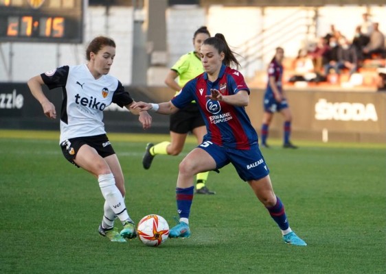 Candela y Torrodà tiñen de blanquinegro el derbi