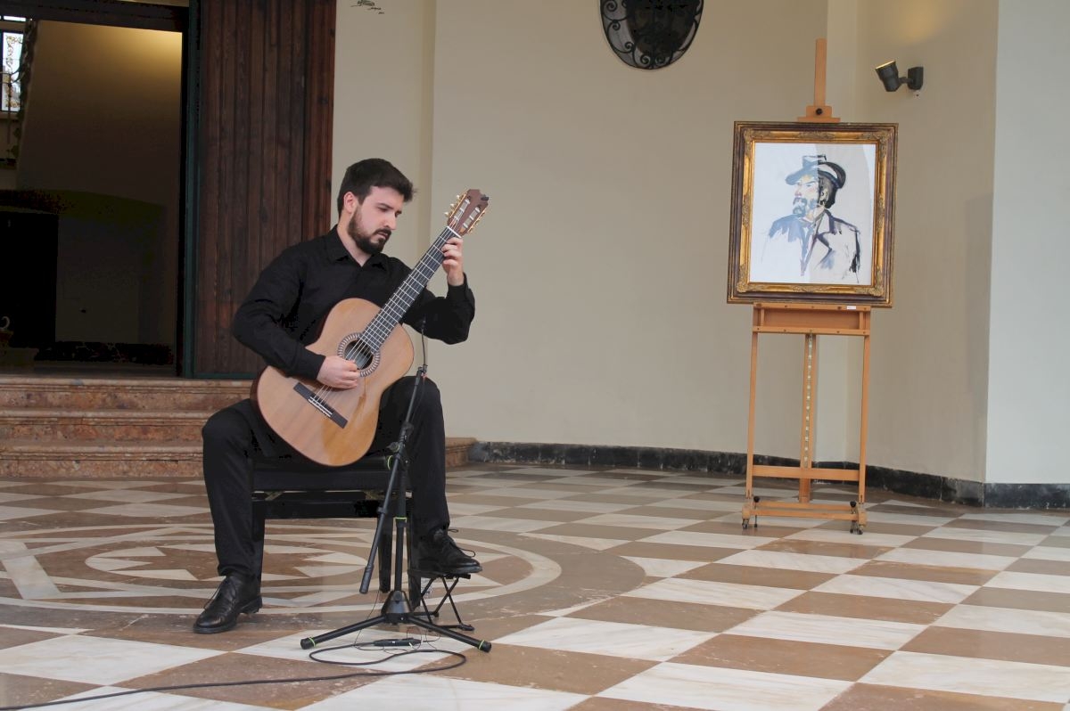 El guitarrista Domenico Mottola actúa junto a La Simfònica de Castelló en el Auditori