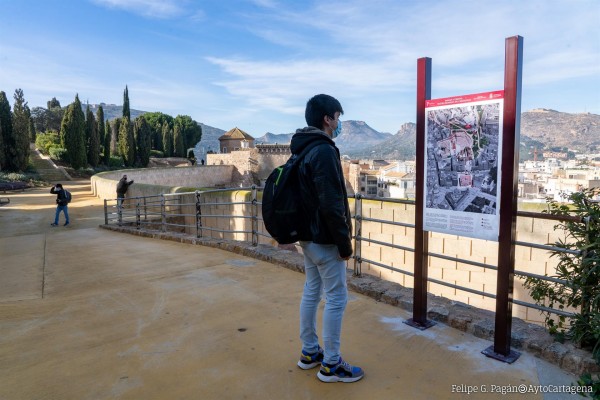 Paneles explicativos para dar a conocer la historia de los yacimientos del casco antiguo de Cartagena
