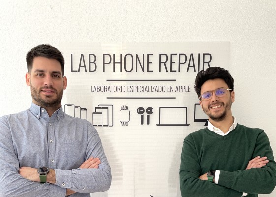 La 'startup' Lab Phone Repair despega desde Elche Parque Empresarial 'salvando' dispositivos móviles