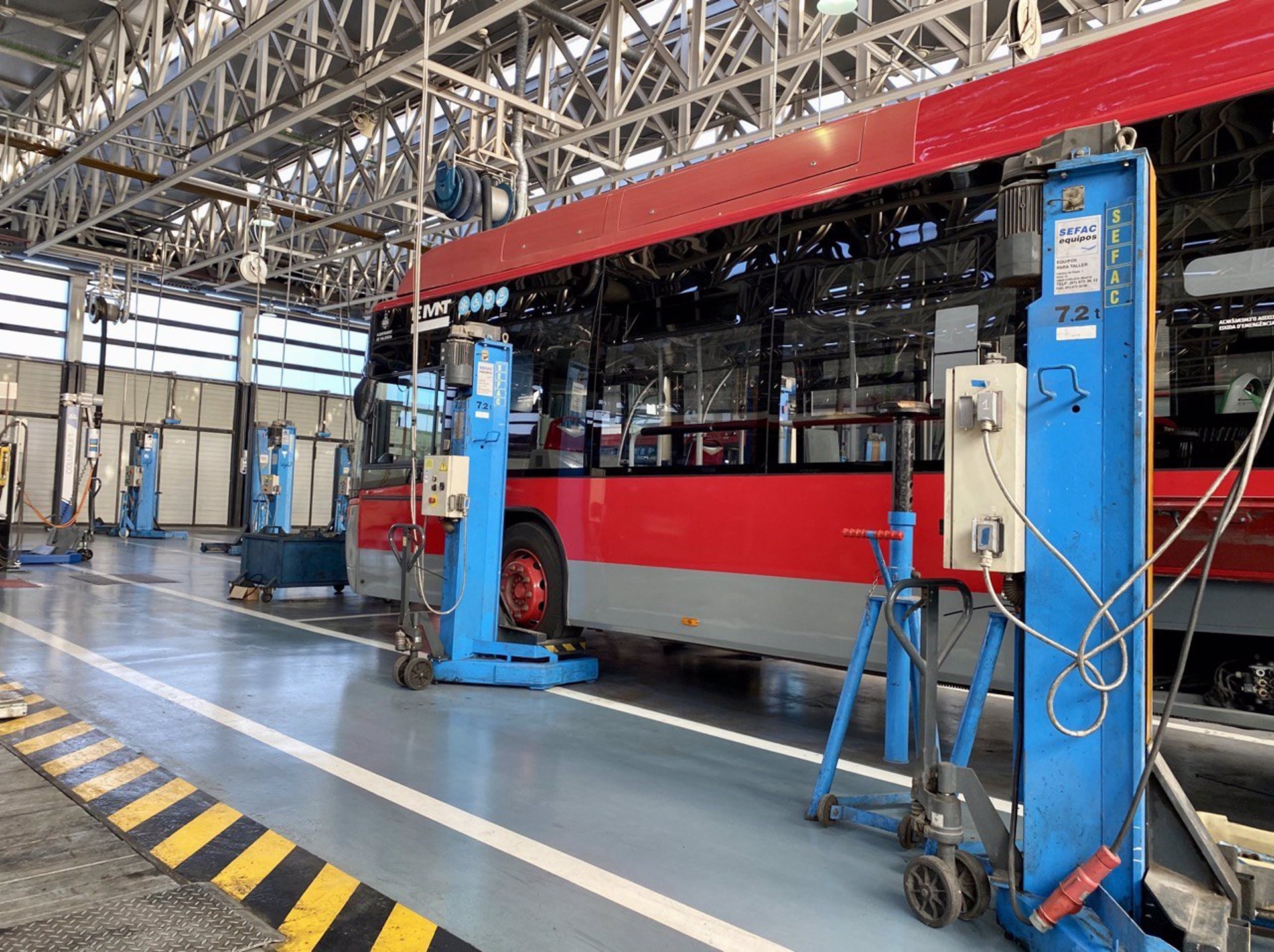 La EMT abre una bolsa de trabajo de 40 peones para reforzar su plantilla