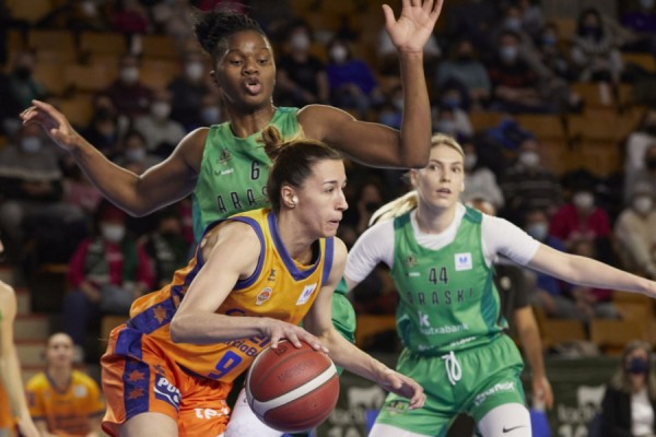 Valencia Basket consigue un triunfo sólido en Vitoria antes del parón