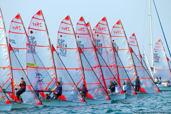 Paula e Isabel Laiseca toman el mando en la copa de España 29er