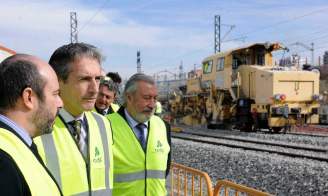 Fomento accede a negociar con los estibadores, pero les da una semana para cerrar un acuerdo